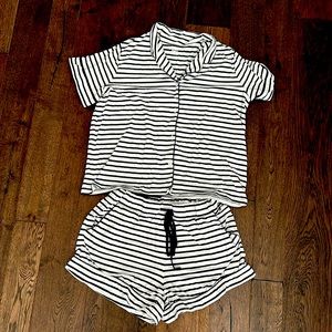 Lands’ End Comfort Knit Pajama Set Short Sleeve Top and Shorts in Large